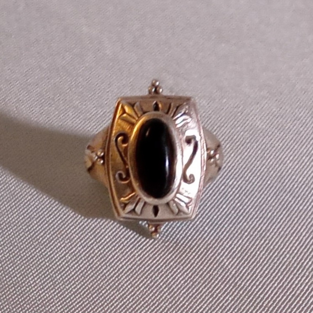 Silver and Onyx Ring .925 Vintage sz 7